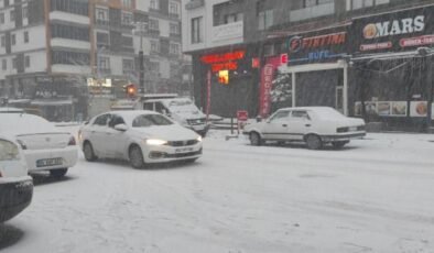 296 yerleşim yeri ulaşıma kapandı