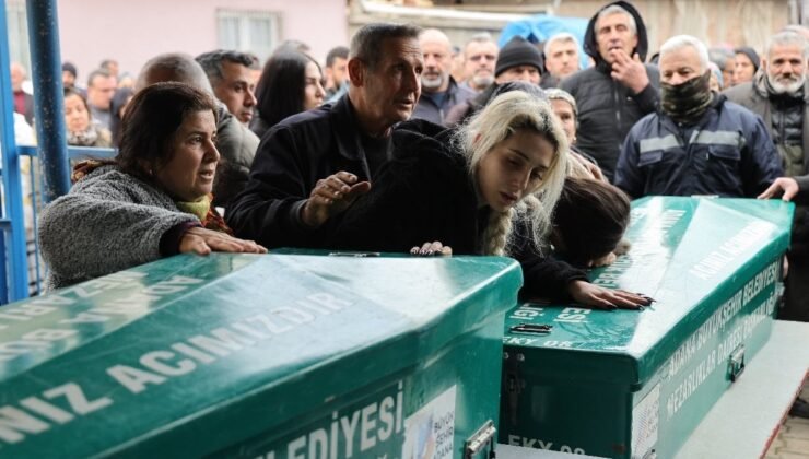 Adana’da babalarının öldürdüğü kardeşler toprağa verildi