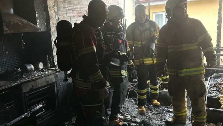 Balıkesir’de buzdolabı motorundaki patlamayla çıkan yangında mesken kullanılamaz hale geldi