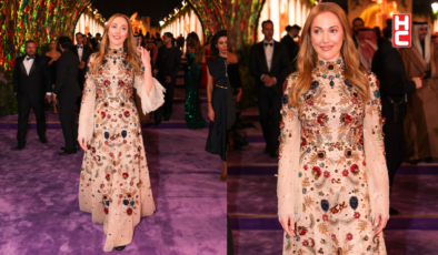 Meryem Uzerli, Joy Awards gecesinde zarif duruşu ile büyüledi