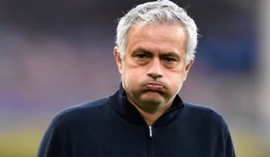 Benfica tekrar derbi kazanamayıp elendi: Maç sonu Jose Mourinho’yla alay ettiler