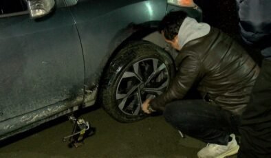 Esenler’de su dolu çukur tehlike saçtı: 30 aracın lastiği patladı