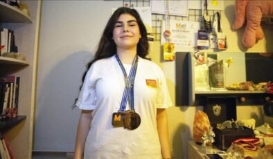 Fizik ve matematik tutkunu Rengin, altın madalya kedefiyle Teksas yolcusu