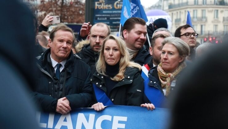 Fransa’da polisler sokağa indi: Çalışma şartları protesto edildi
