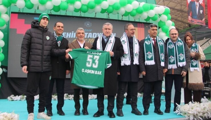 Iğdır’ın yeni stadının açılışını Bakan Osman Aşkın Bak gerçekleştirdi