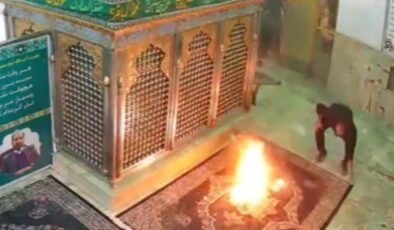 İran’da türbeler yakıldı