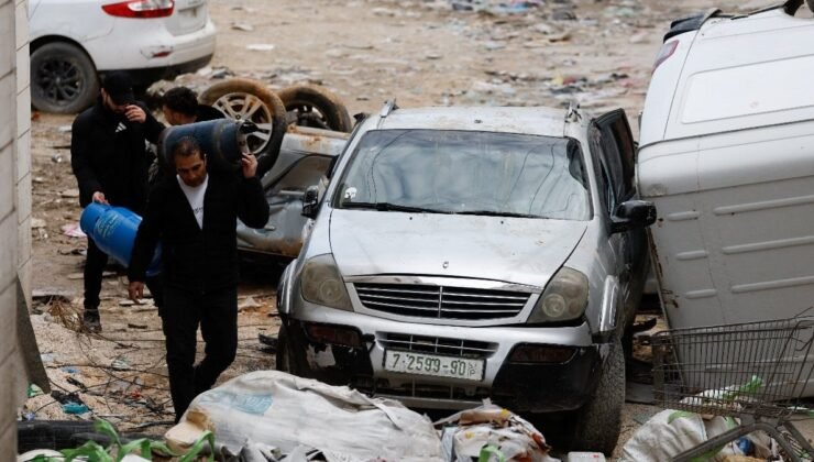 İsrailli yerleşimcilerin, Batı Şeria’daki taarruzları 15 aileyi yerinden etti