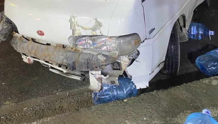 İstanbul’da denetimden çıkan minibüs markete daldı