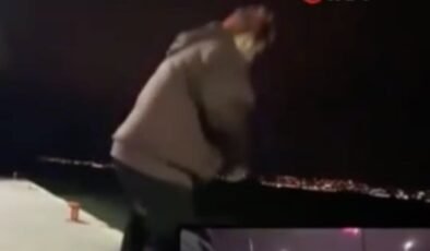 İstanbul’da denize düşen bayanı canlı yayında kurtardı