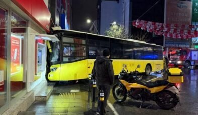 İstanbul’da korkutan kaza: İETT otobüsü binaya daldı