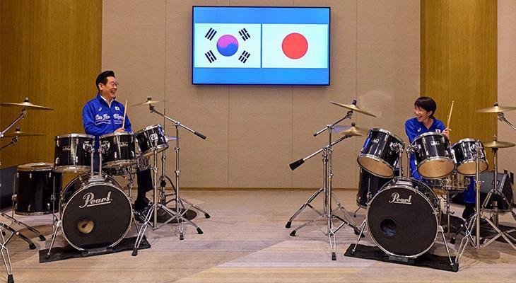 Japonya ve Güney Kore liderlerinden bateri şov! 'Ritmi yakalamaya çalıştık'