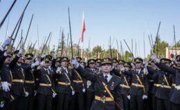 Kılıçlı yemin soruşturmasında teğmenin ihraç kararı iptal edildi