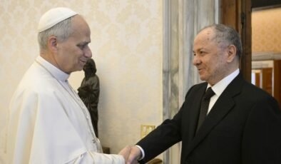 Papa ile görüşen Barzani yardım istedi