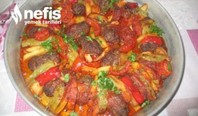 Sarımsaklı Domates Soslu Maydanozlu Anne Köftesi