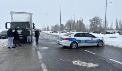Sivas-Malatya kara yolu ulaşıma kapandı