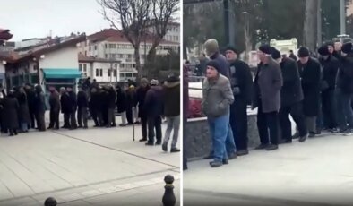 Soğuk havada çorba kuyruğu! CHP’li vekil görüntüyü paylaşıp isyan etti