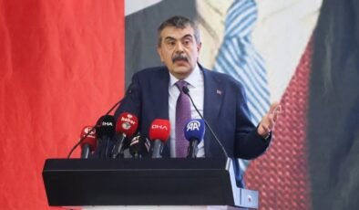 Yusuf Tekin: İstanbul’da asrın hırsızlığı var, karnelerde Atatürk kaldırıldı palavrasına sarılıyorlar