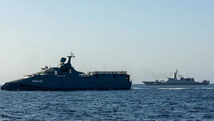 İran, ABD ile masaya oturmadan Hürmüz Boğazı’nda askeri tatbikat yaptı, önceden belirlenmiş hedefleri vurdu