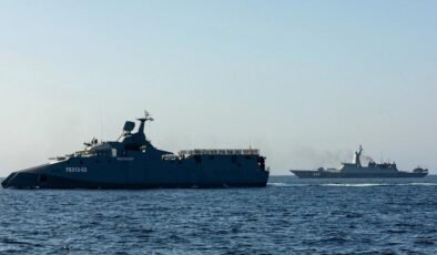 İran, ABD ile masaya oturmadan Hürmüz Boğazı’nda askeri tatbikat başlattı