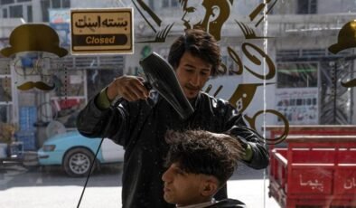 Taliban’dan berber denetimi. Sakalını kısa kesenler gözaltına alınıyor