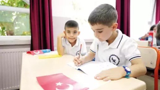 15 yaş altına sosyal medya yasağı ve oyun kısıtlaması olacak mı? Bakanlıktan ilk sunum geldi