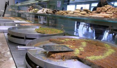 Diyarbakır'da ramazan öncesi 'tatlı' mesaisi: Üretim 3 vardiyaya çıktı