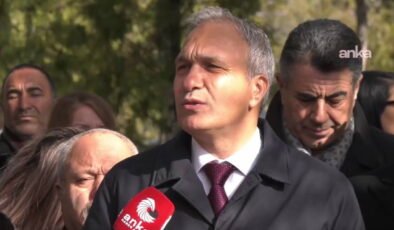 Hasan Âli Yücel, mezarı başında anıldı… Suat Özçağdaş: 'Dindardır, ama aynı zamanda büyük bir bilim insanıdır'