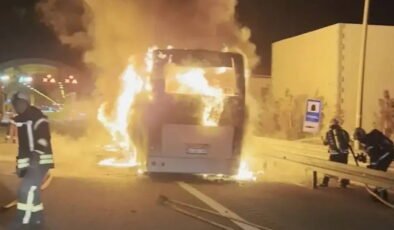 Otoyolda yolcu otobüsü alev aldı