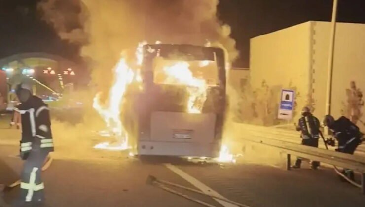 Otoyolda yolcu otobüsü alev aldı