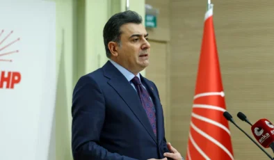 CHP Sözcüsü Zeynel Emre’den 'diploma' çıkışı: 'Getirin mahkemeye sunun'