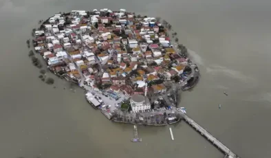 Koruma altındaki gölde 2014'ten bu yana ilk kez… Sular 5 metre yükseldi, yollar kapandı!