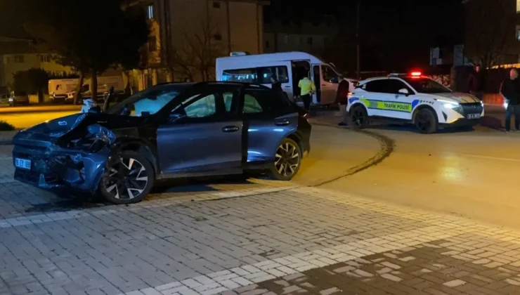 Bursa'da otomobil ile özel eğitim ve rehabilitasyon servisi çarpıştı: 9 kişi yaralandı!