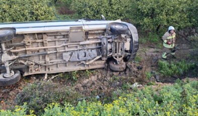 Hatay'da öğrenci servisi narenciye bahçesine uçtu: 9 yaralı var!