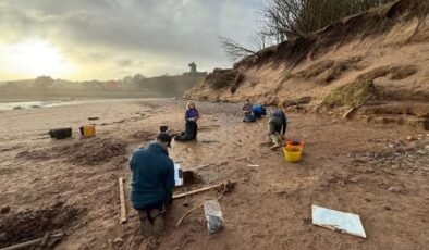 İskoçya Sahilinde Fırtına Sonrası Ortaya Çıkan ve Hızla Kaybolan 2000 Yıllık Ayak İzleri!