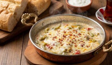 Sosyal medyanın yeni favorisi: İpeksi kıvamıyla sütlü biber kavurması tarifi…