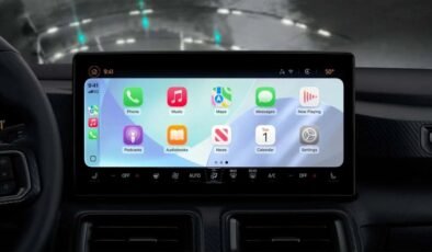 Apple CarPlay kullanıcılarına müjde: Görüntü izleme dayanağı geliyor