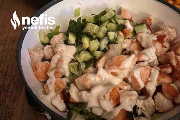 Az Malzemeli Soslu Tavuklu Salata