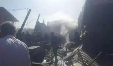 İran’da helikopter pazar yerine düştü