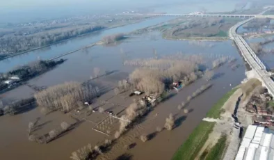 İki ilde kırmızı alarm! Tahliyeler başladı, yollar kapandı