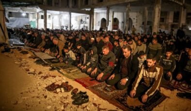 Gazze’de ateşkes sonrası birinci teravih namazı kılındı