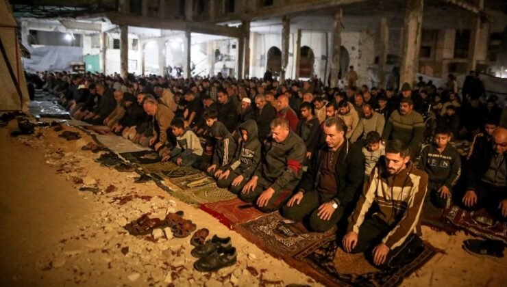 Gazze’de ateşkes sonrası birinci teravih namazı kılındı