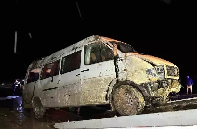 İşçi servisi şarampole devrildi! Çok sayıda yaralı var