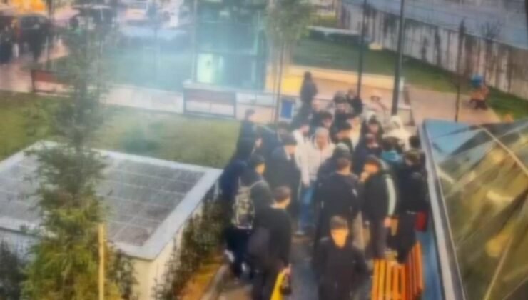 İstanbul’da arbedeyi ayırmak isteyen adam 6 yerinden bıçaklandı