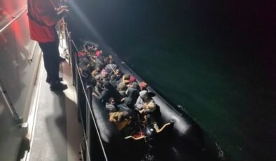 İzmir açıklarında 59 kaçak göçmen yakalandı
