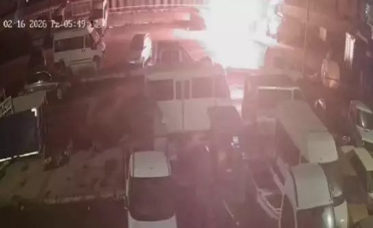 İzmir'de yanan midibüsteki 16 yaşındaki çocuk öldü