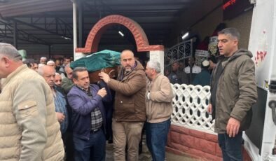 İzmir’de suyla dolan alt geçitte ömrünü yitiren şoför, son seyahatine uğurlandı