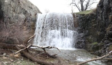 Kuraklığın akabinde Konutçu Şelalesi yine çağlamaya başladı