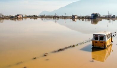 Manisa’da çok yağışlara ait 191 ihbar yapılırken 20 bin dekar alan su altında kaldı