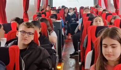 Okullarda ‘Ramazan etkinlikleri’ tartışması alevlendi: Öğrenciler ilahilerle cami yolunda