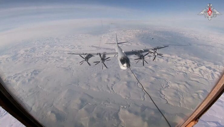 Rus bombardıman uçaklarından Bering Denizi üzerinde 14 saatlik uçuş